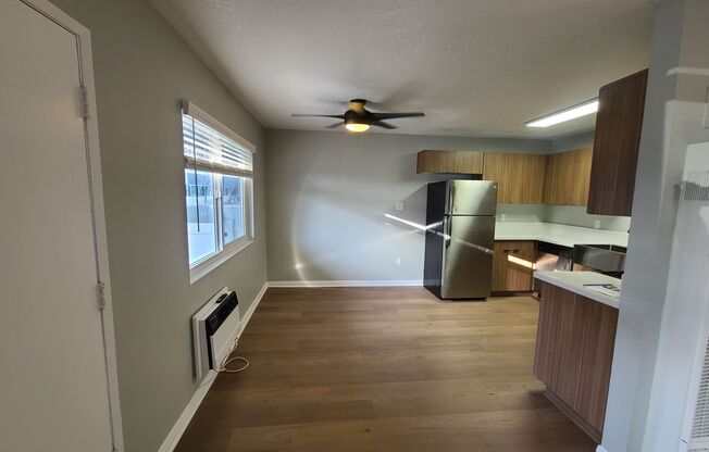 2 beds, 1 bath, 950 sqft, $3,150, Unit 4720-21