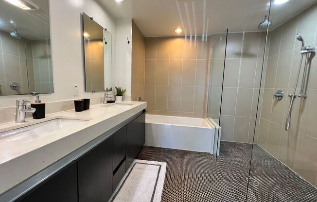 4 beds, 3 baths, 1,400 sqft, $1,650, Unit 201 - Grand Master Room - 4