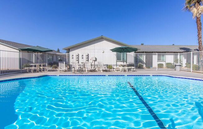 2 beds, 1 bath, 734 sqft, $1,500, Unit E10