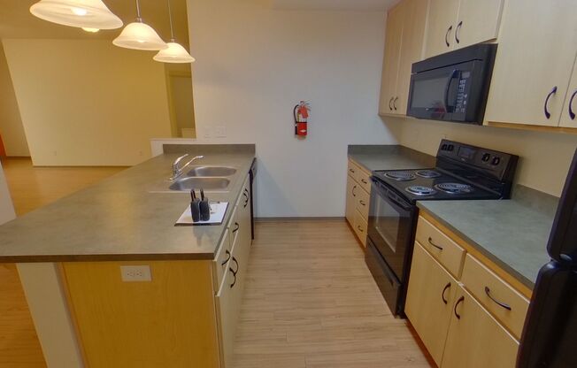 3 beds, 2 baths, 1,239 sqft, $2,625, Unit 25