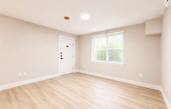 Studio, 1 bath, 325 sqft, $735, Unit 127