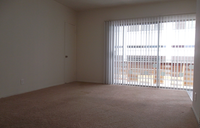 2 beds, 1 bath, $3,195