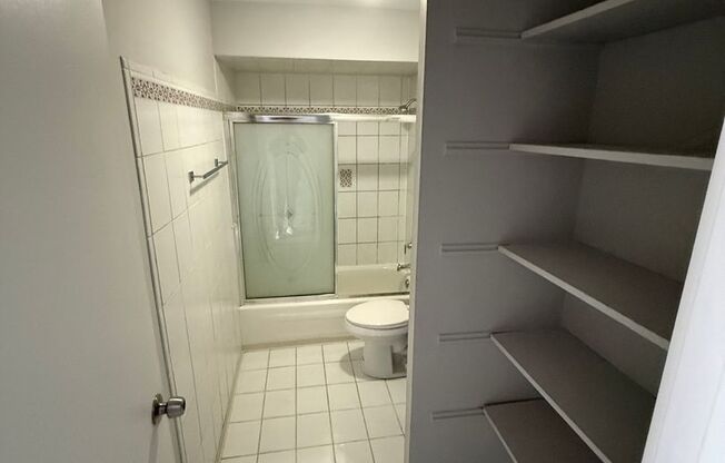 2 beds, 1.5 baths, $2,600, Unit 301