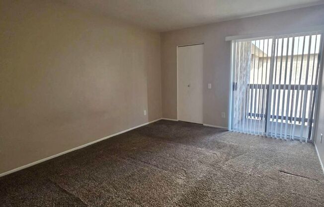 Large 2 Bedroom Condo in Fashion Valley!! With 2 Parking Spaces