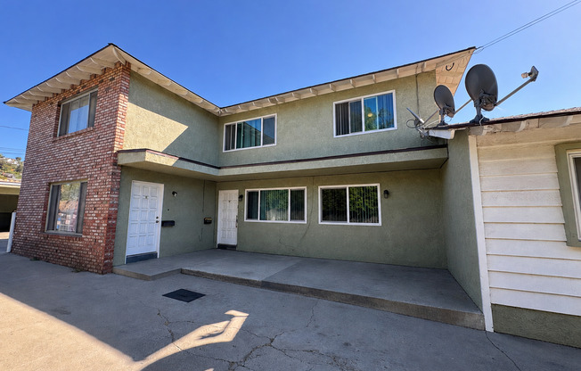Remodeled 2+1.5 Townhome in Santa Paula