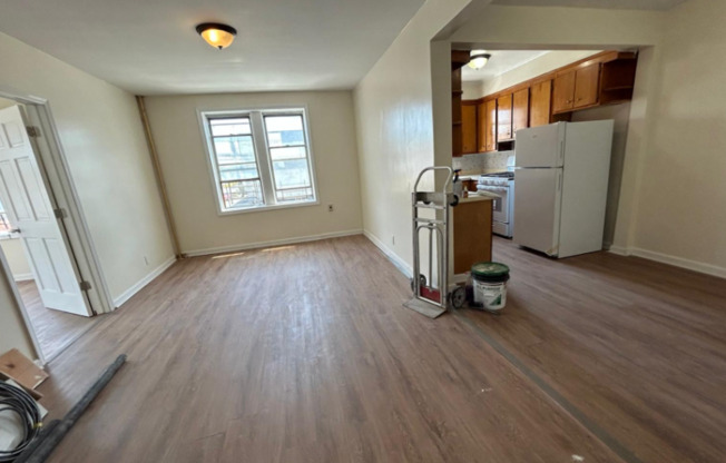 734 E 43 ST