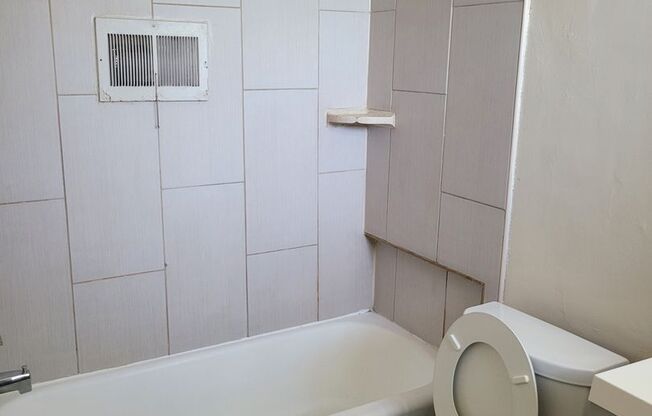 Studio, 1 bath, $795, Unit 107