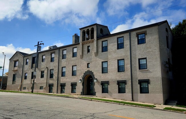 1900 Washington Ave. Apartments