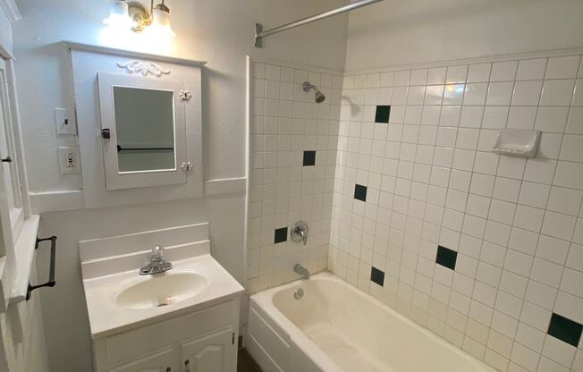 1 bed, 1 bath, $1,050, Unit 1