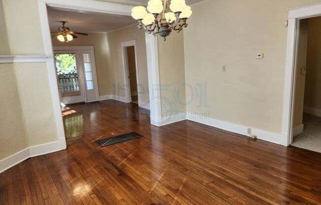 2 beds, 1 bath, $1,095, Unit Battery, 2219 S.