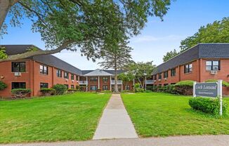 Maple Grove Apartments - Luxury and Convenience in Mundelein!