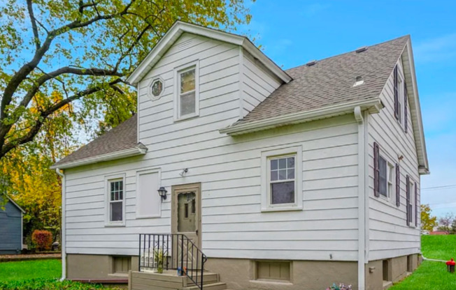 6 N 600 GARY AVE