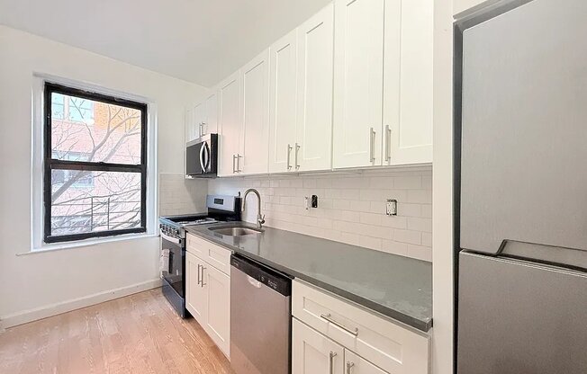 2 beds, 1 bath, $3,000, Unit F2