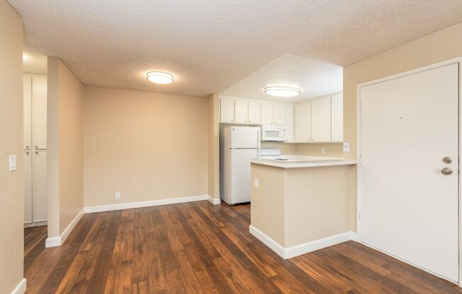 1 bed, 1 bath, 555 sqft, $1,795, Unit 36