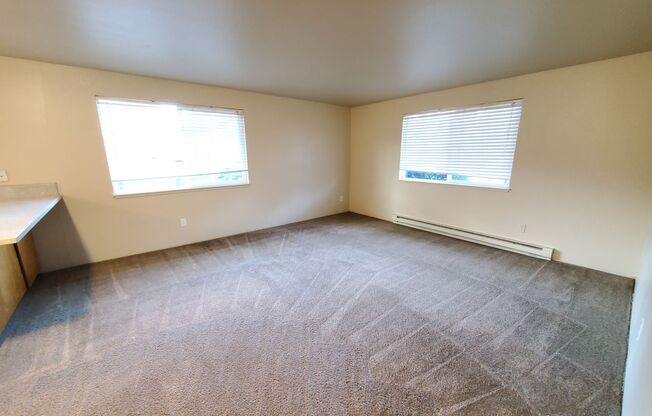 (526) Halpert Duplexes - 4 Bedroom / 2 Bathroom