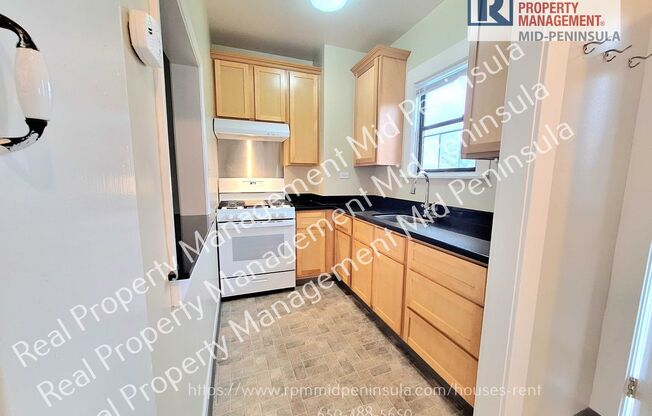 Quiet 1 Bedroom / 1 Bathroom on Top Floor of Convenient South San Francisco Neighborhood