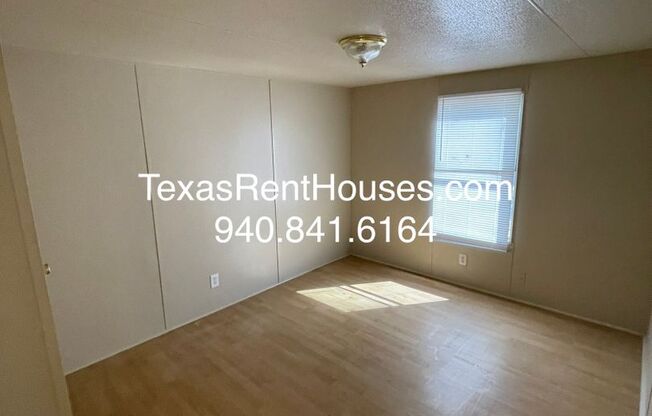 3 beds, 2 baths, $825