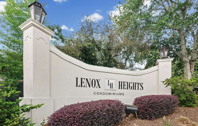 3115 Pine Heights Dr NE