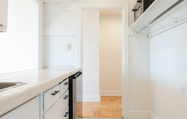 Studio, 1 bath, 382 sqft, $1,495, Unit 811
