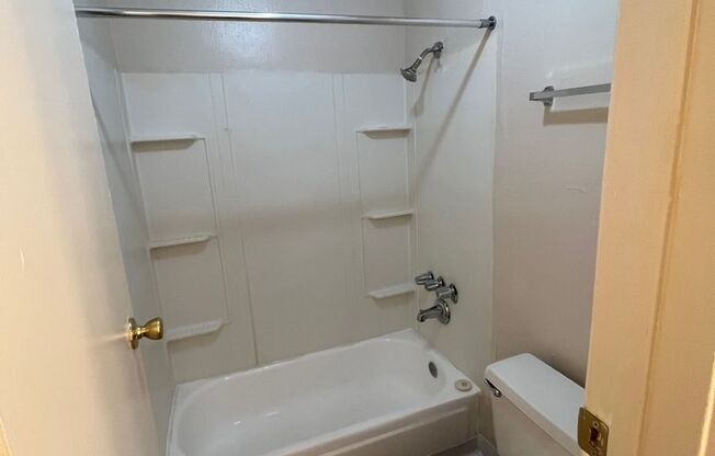 1 bed, 1 bath, 604 sqft, $929, Unit 2