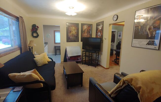 2 beds, 1 bath, $1,400