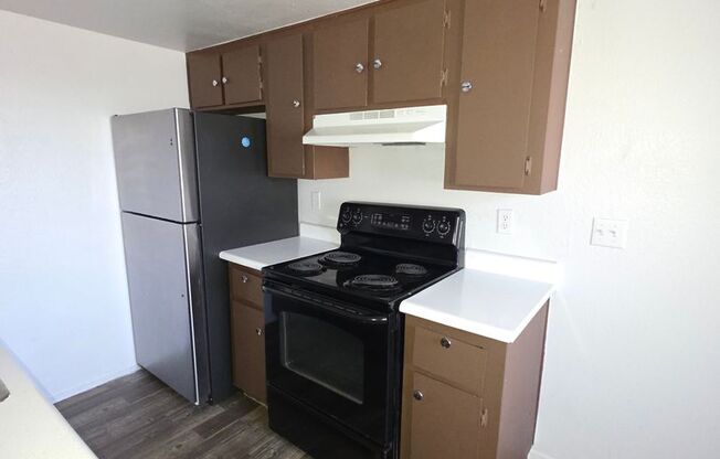 2 beds, 1 bath, 726 sqft, $1,099