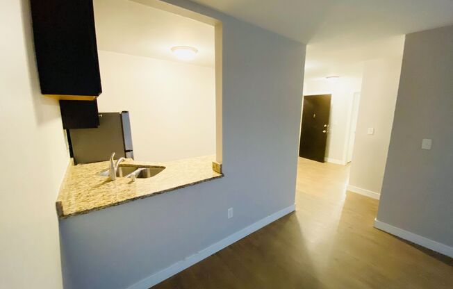 1 bed, 1 bath, $950, Unit 112