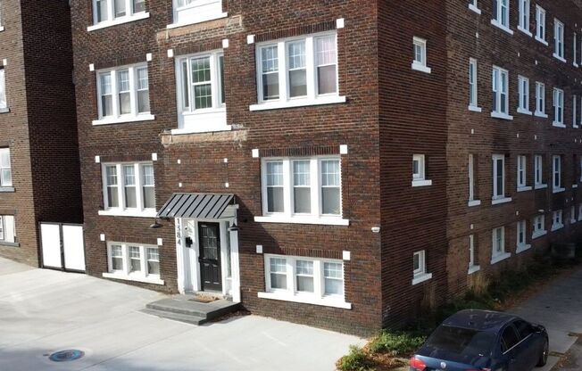 Studio, 1 bath, 500 sqft, $875, Unit Unit 403