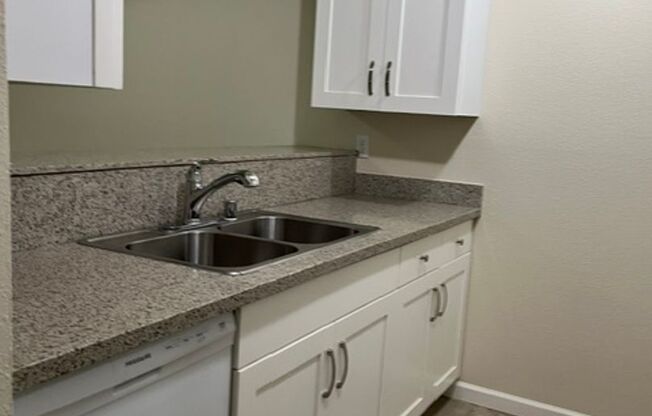 2 beds, 1 bath, 860 sqft, $2,295, Unit C-201