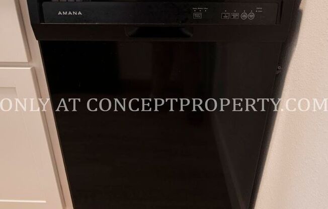 2 beds, 1 bath, 894 sqft, $1,599, Unit 04