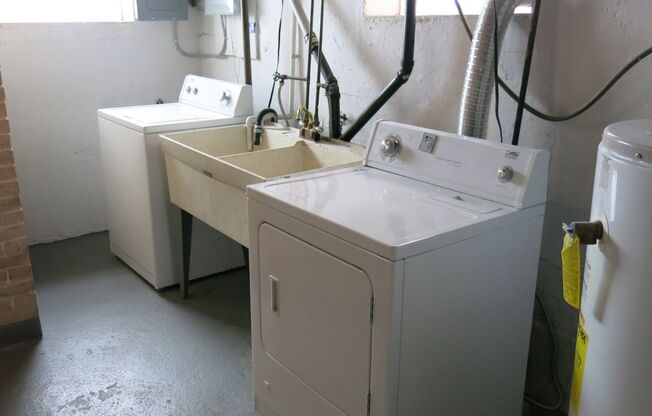 Available January 1,2026 Lease ends July 27th 2026