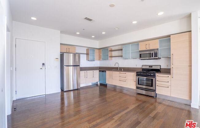 2 beds, 2 baths, 960 sqft, $3,200, Unit 517