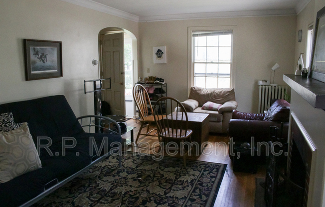 1090 16 AVE SE