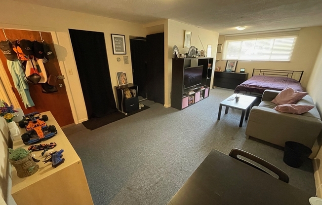 73 CHARLESBANK RD