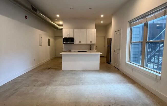 2 beds, 1 bath, 900 sqft, $2,295