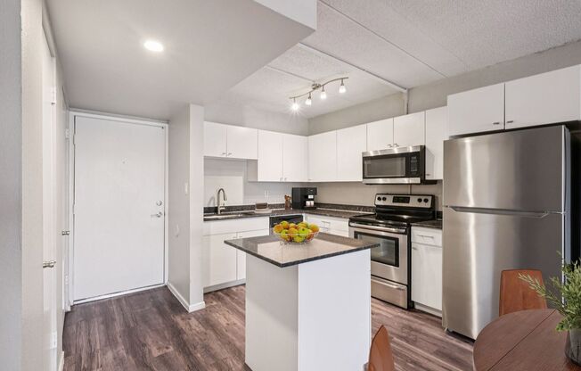 2 beds, 1 bath, 838 sqft, $1,299, Unit 311