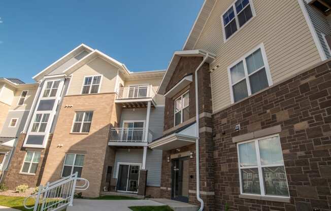 Exquisite Exterior at One Glenn Place, Wisconsin