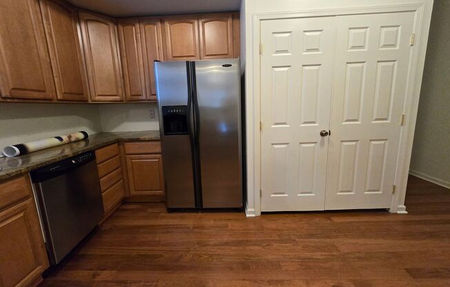 Spacious 3BR/2BTH w/ HW Floors, A/C, W/D, D/W, Deck