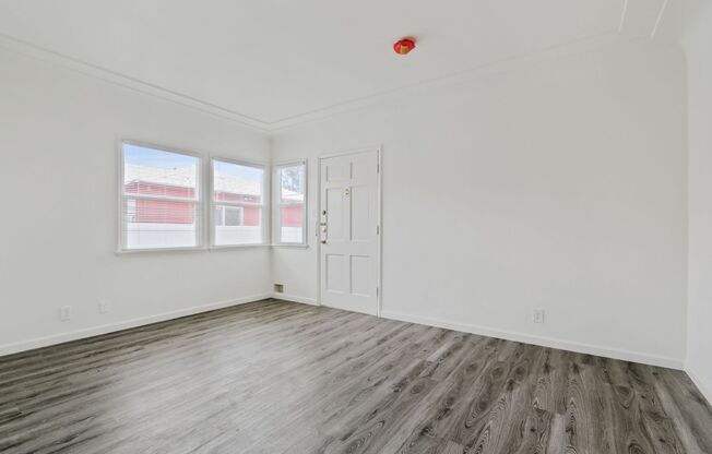 Courtyard building on Ocean Park