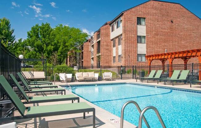 Aspenwoods Cool Blue Swimming Pool at Aspenwood Apartments, Eagan, MN 55123
