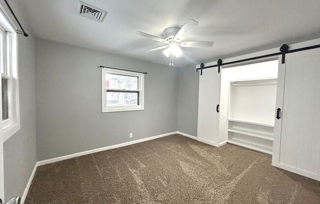 2 beds, 1 bath, $1,000, Unit 2941 South 10th Street