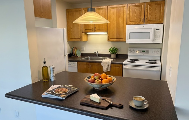 2 beds, 1 bath, 859 sqft, $2,695, Unit C-202