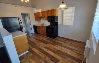 3 beds, 1.5 baths, 950 sqft, $975, Unit B