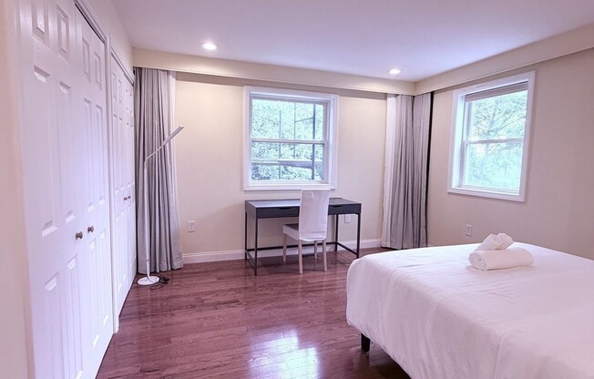 3 beds, 2 baths, 1,600 sqft, $6,300, Unit 201