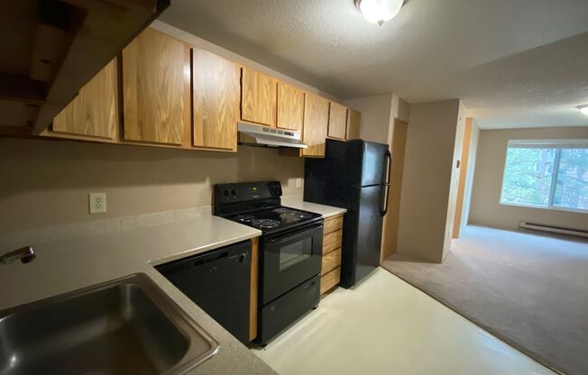 2 beds, 1 bath, 687 sqft, $1,875, Unit B304