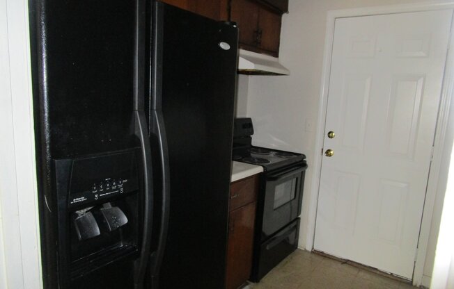 2 beds, 1 bath, $975, Unit Apt 3