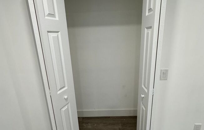 2 beds, 1 bath, 770 sqft, $1,700, Unit 210