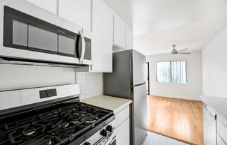 3415 McLaughlin Ave in Mar Vista!  Steps to toe Mar Vista Rec Center!