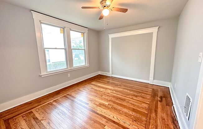 Lovely 3-bed Single Family Home in Hamden! Gorgeous Hardwood Floors throughout!