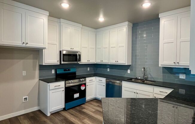 Large 1 Bed, 1 Bath in Beautifully Well-Maintained Neighborhood!! New Construction!!
